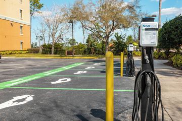 Electric vehicle charging station