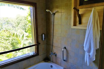 Jetted tub