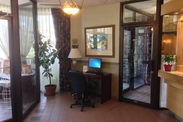 Check-in/check-out kiosk