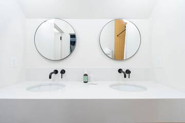 Bathroom sink