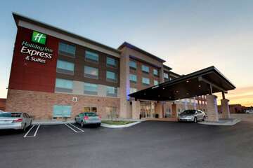 Holiday Inn Express & Suites Detroit North - Roseville by IHG