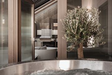 Private spa tub