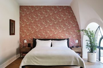Room 13 of 37