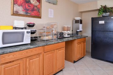 Breakfast/Coffee Service 28 of 33