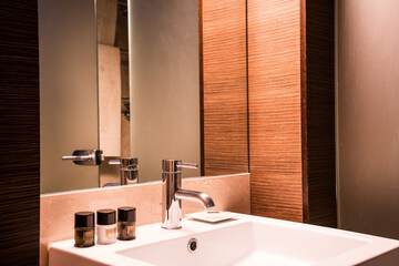 Bathroom sink