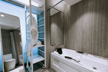 Private spa tub