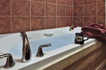 Jetted tub
