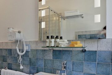 Bathroom sink