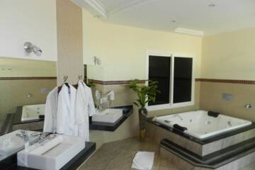 Jetted tub