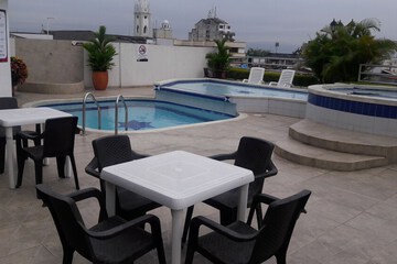 Rooftop pool