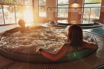 Indoor spa tub