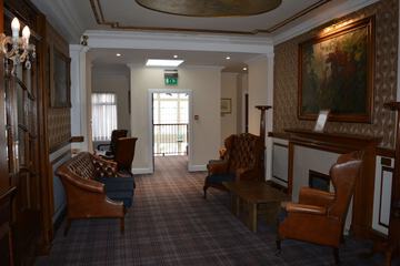 Lobby lounge