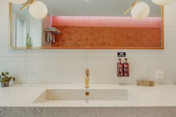 Bathroom sink