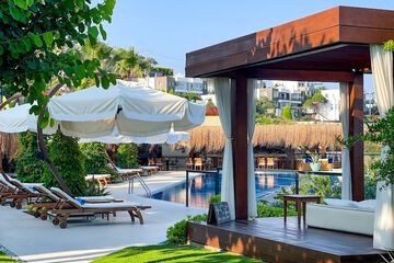 Poolside bar