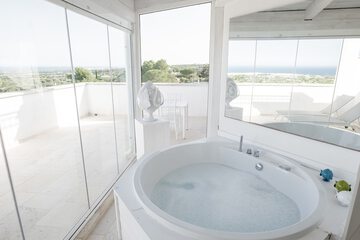 Private spa tub