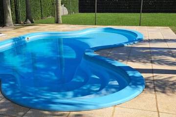Indoor/outdoor pool