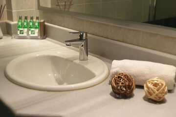 Bathroom sink