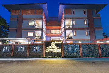 Front of property - evening/night