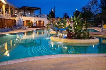 Pool waterfall