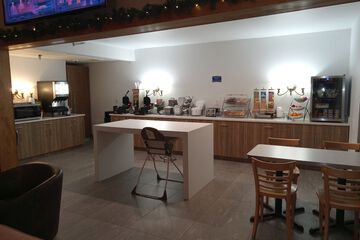 Breakfast/Coffee Service 40 of 55