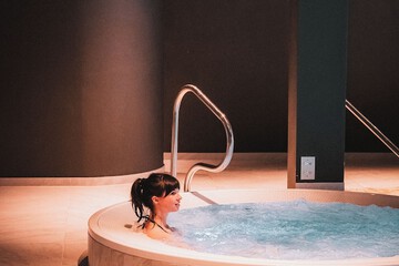 Indoor spa tub