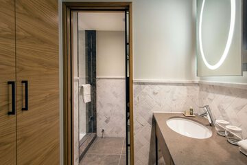 Bathroom shower