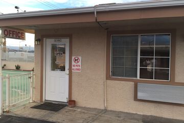Check-in/check-out kiosk