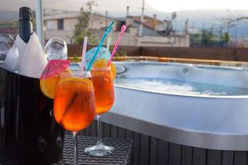 Outdoor spa tub