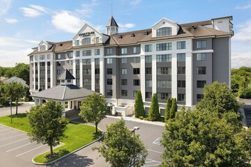 Courtyard by Marriott Long Island MacArthur Airport
