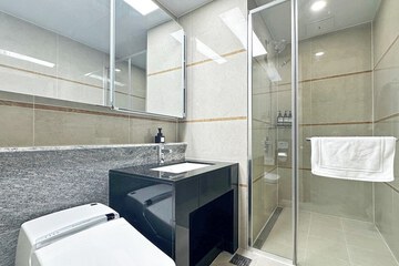 Bathroom shower