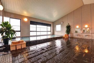 Indoor spa tub