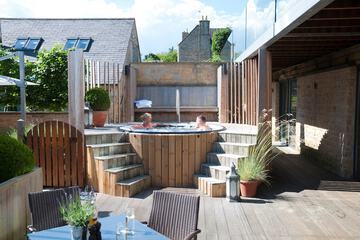 Outdoor spa tub