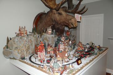 Check-in/check-out kiosk