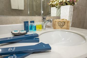 Bathroom sink