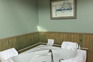 Private spa tub