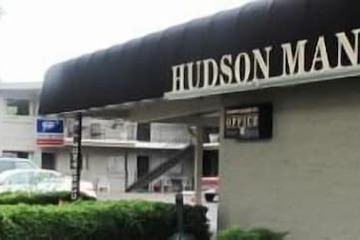 Hudson Manor Inn