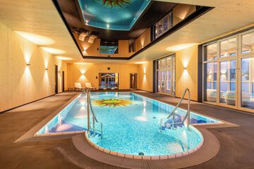Indoor/outdoor pool