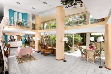 Lobby lounge