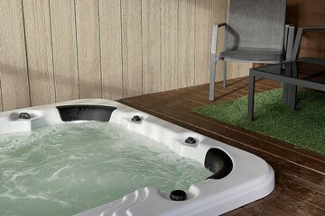 Private spa tub