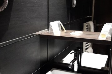 Bathroom sink