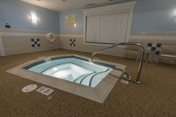 Indoor spa tub