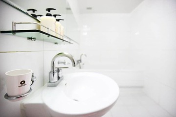 Bathroom sink