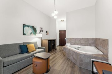 Room 18 of 60