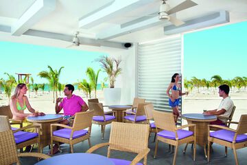 Poolside bar