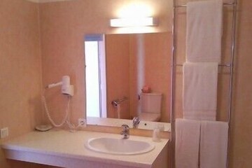 Bathroom sink