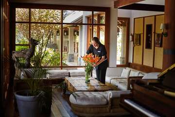 Lobby lounge