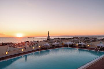 Rooftop pool