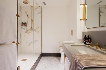 Bathroom shower