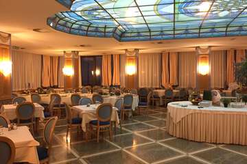 Banquet hall