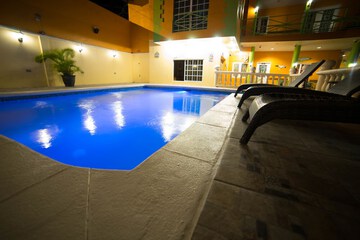 Indoor/outdoor pool